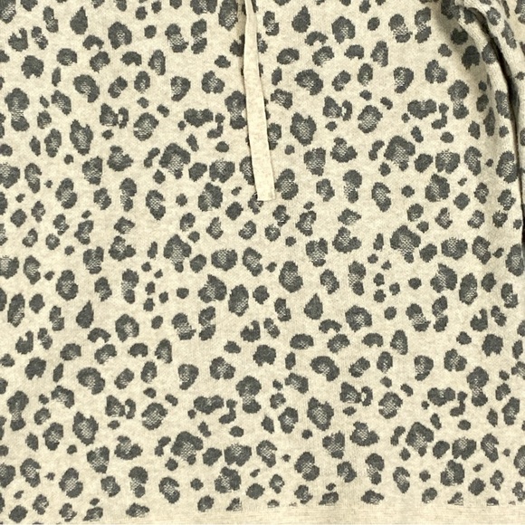 Denver Hayes Hooded Sweater Leopard Print Sz Large Very Soft Split Hem - Picture 3 of 9